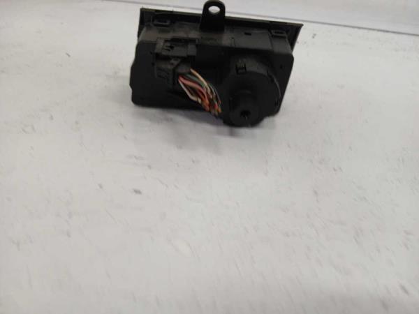 COMMODO MERCEDES CLASS-E W211 ( PHARE UNIQUEMENT ) - Vue 2